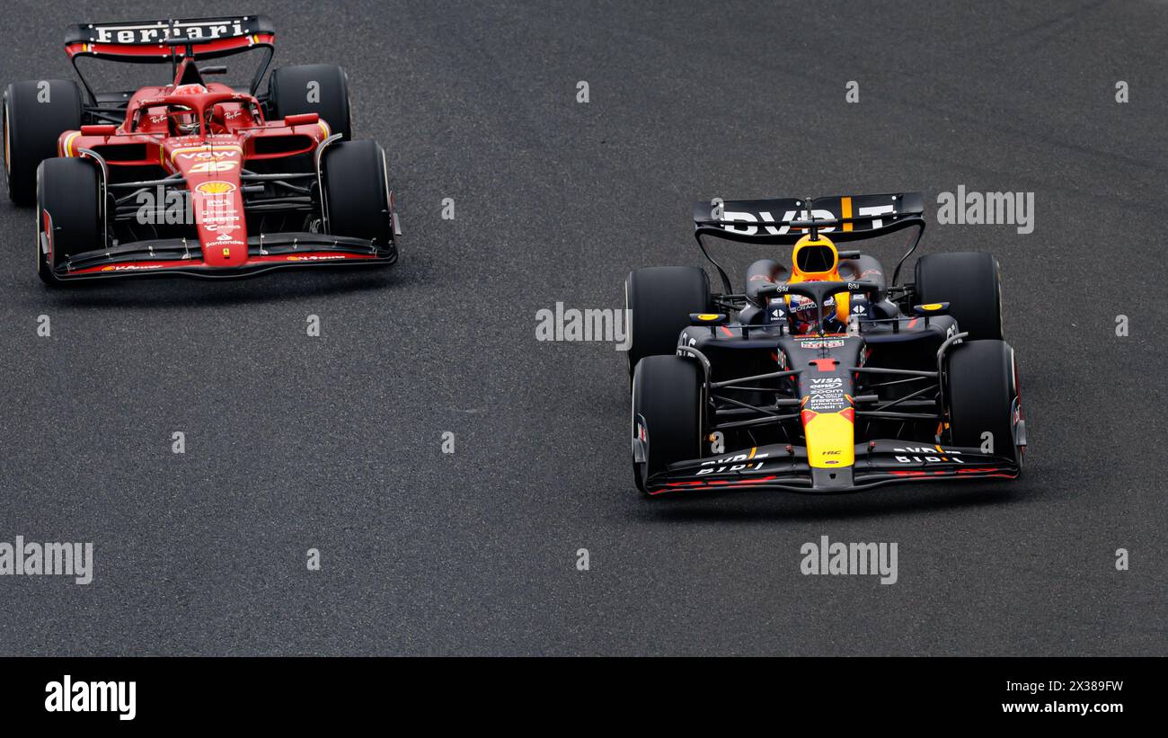 Suzuka Circuit, 5. April 2024: Max Verstappen (NED) von Red Bull und Charles Leclerc (MCO) von Ferrari während des Formel 1 Grand Prix von Japan 2024. Stockfoto