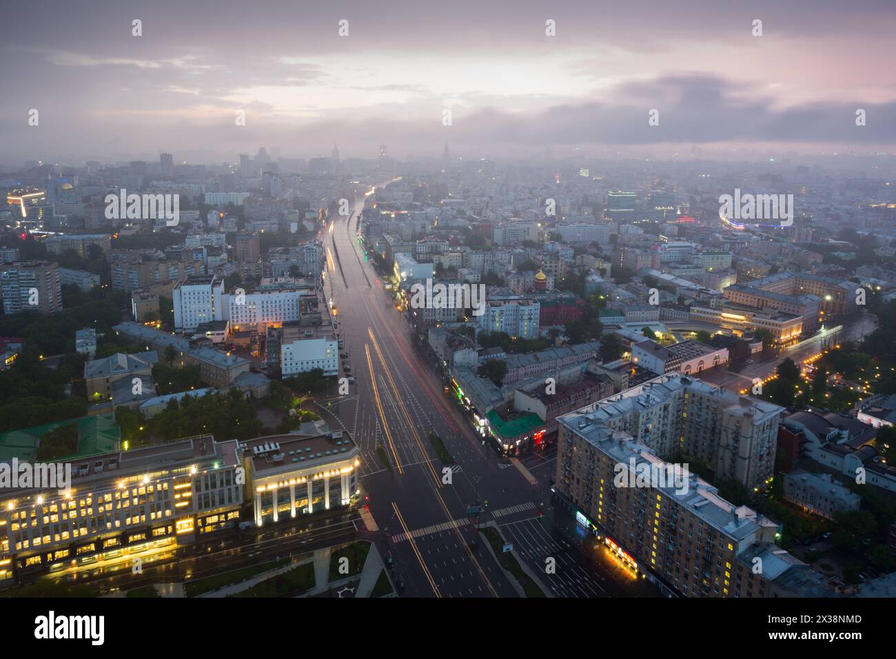 Gartenring Straße am Sommermorgen in Moskau, Blick vom Business Center Waffe, Russland Stockfoto