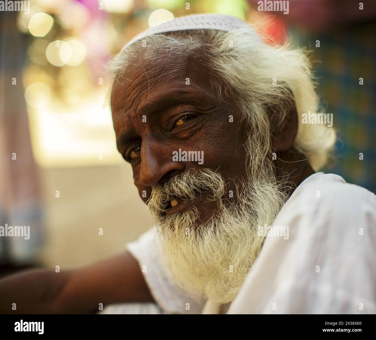 Porträt eines älteren muslimischen Mannes in Varanasi, Indien Stockfoto