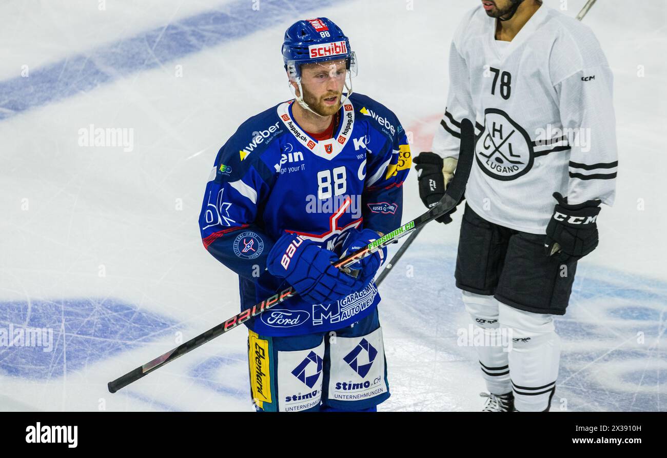 EHC Kloten Stürmer #88 Dario Meyer ist mittlerweile ein Routinier in den Reihen der Zürcher Unterländer. (Kloten, Schweiz, 02.09.2022) Stockfoto