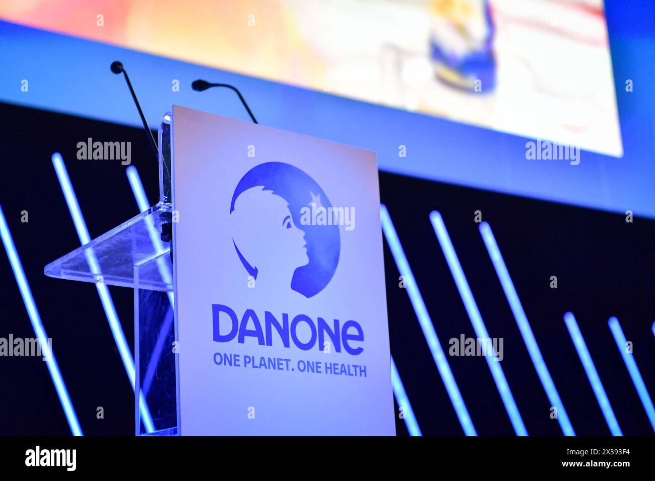 Dieses Foto zeigt das Logo der Danone Group in Paris am 25. April 2024. Foto: Firas Abdullah/ABACAPRESS.COM Credit: Abaca Press/Alamy Live News Stockfoto