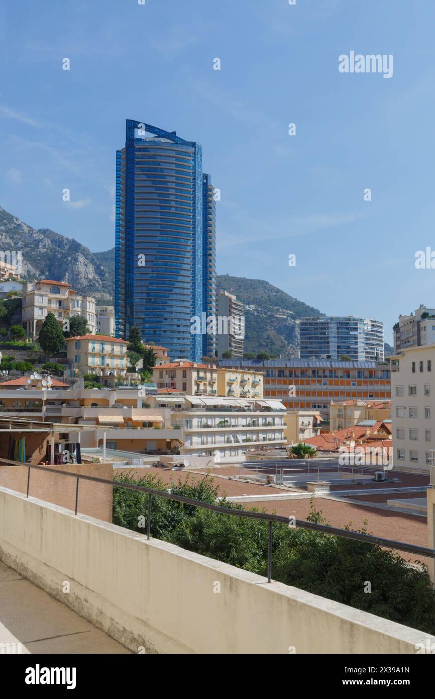 MONTE CARLO, MONACO - 3. August 2016: 48-stöckiger Wohnturm, 170 Meter hoch, genannt Tour Odeon Stockfoto