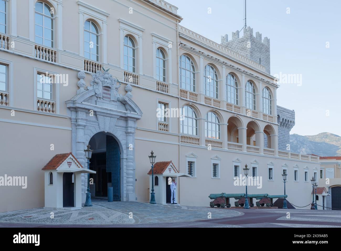 MONTE CARLO, MONACO - 3. August 2016: Fürstenpalast von Monaco, Residenz der Fürsten von Monaco, ursprünglich genuesische Festung, erbaut 1191. Stockfoto