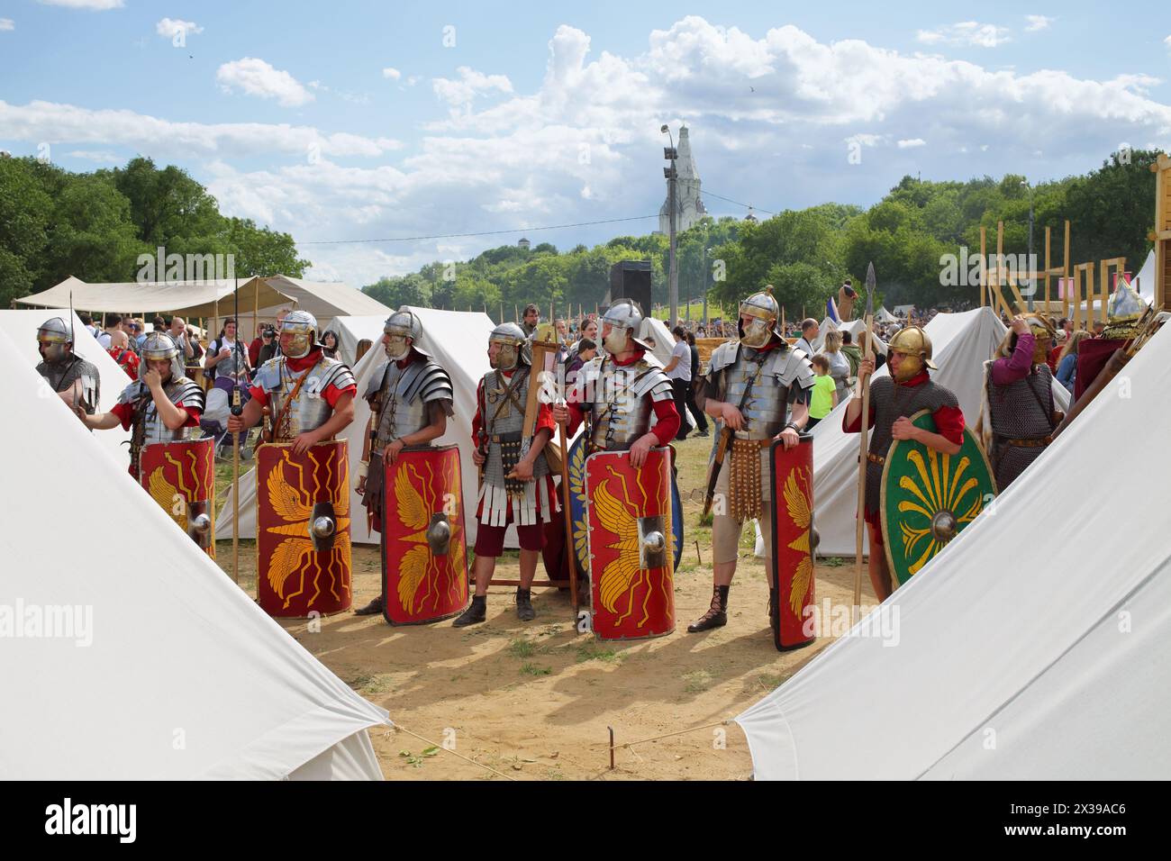 MOSKAU - 06. Juni 2015: Das römische Militärlager zu den Festzeiten und Epochen: Das antike Rom in Kolomenskoje Stockfoto