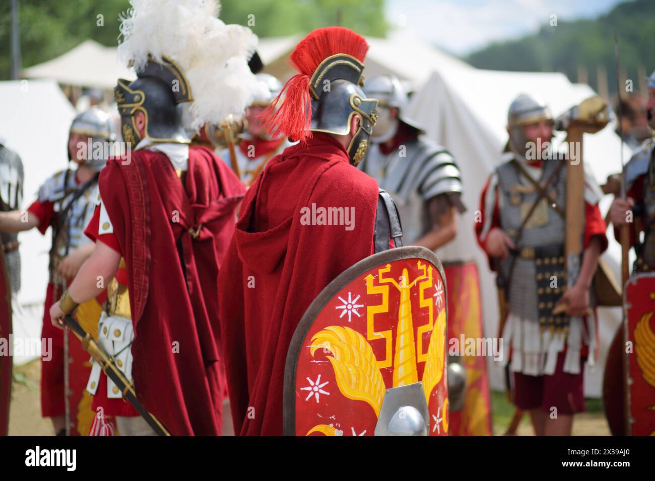 MOSKAU - 06. Juni 2015: Römische Soldaten zu den Festzeiten und Epochen: Das antike Rom in Kolomenskoje Stockfoto