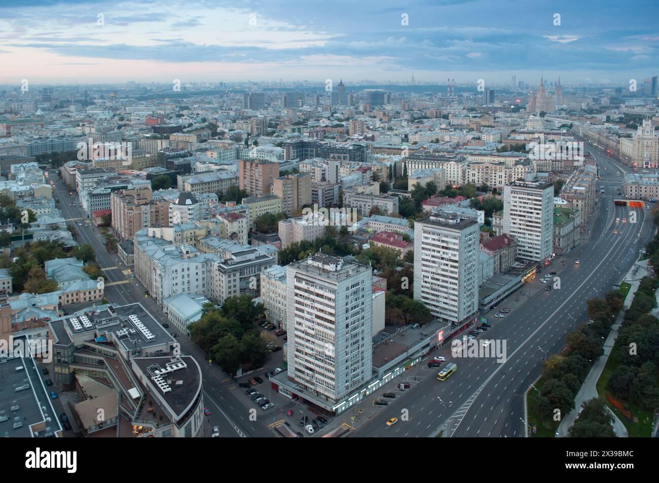 Blick vom Business Center Weapons zum Garden Ring in Moskau, Russland am Morgen Stockfoto