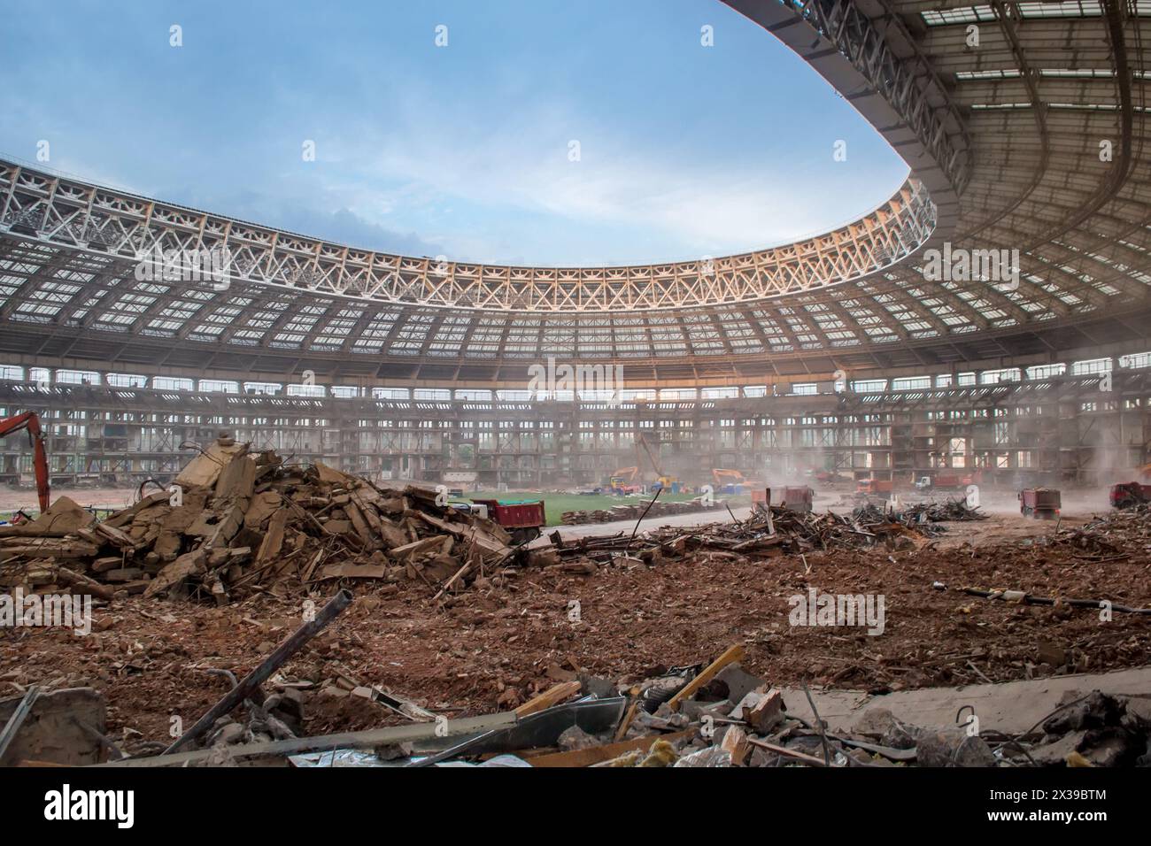 MOSKAU, RUSSLAND - 6. JUNI 2014: Wiederaufbau des Luschniki-Stadions für die Fußball-Weltmeisterschaft 2018 Stockfoto