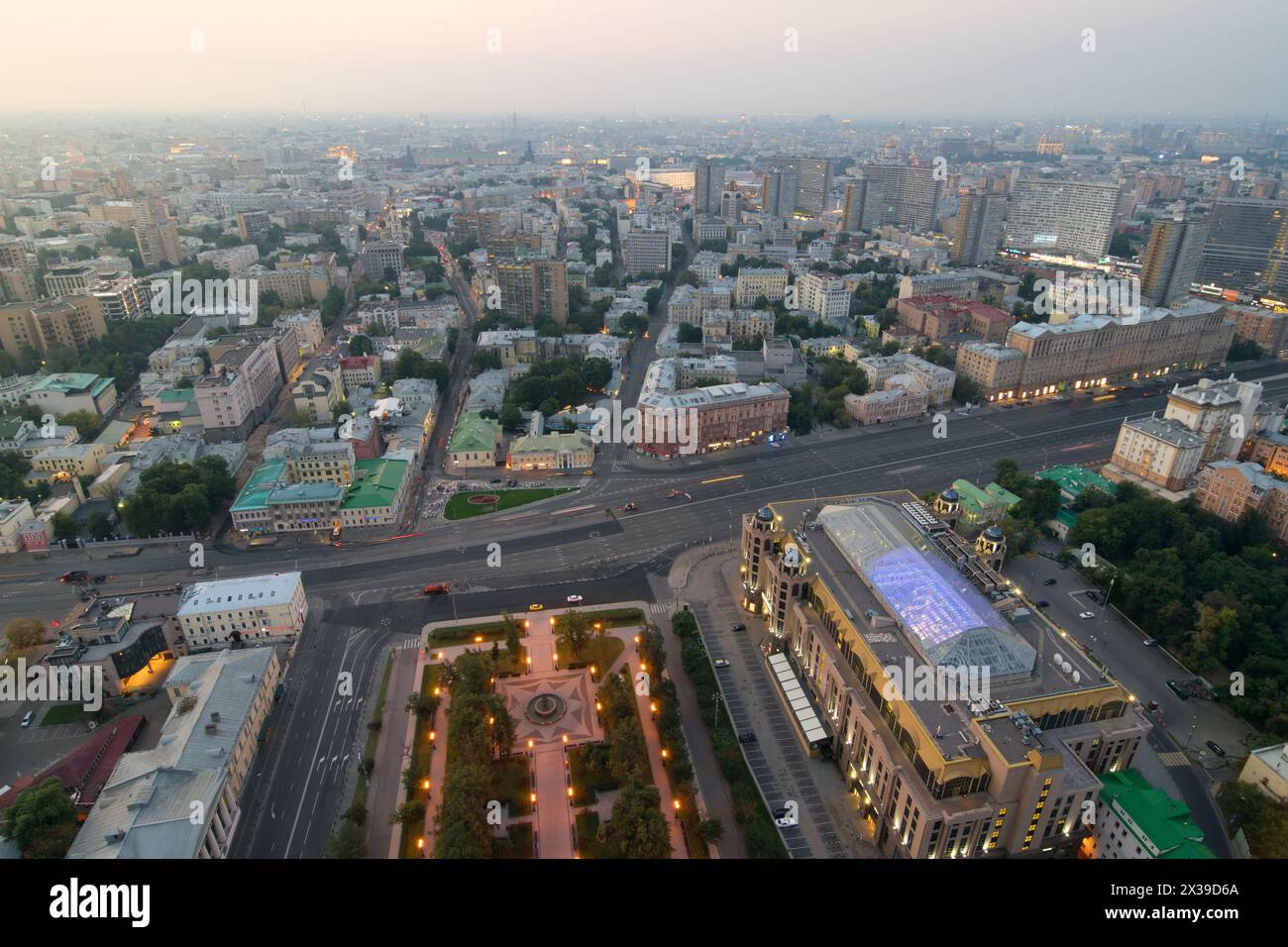 Moskau am Morgen, Blick vom Hochhaus auf dem Kudrinskaja-Platz Stockfoto