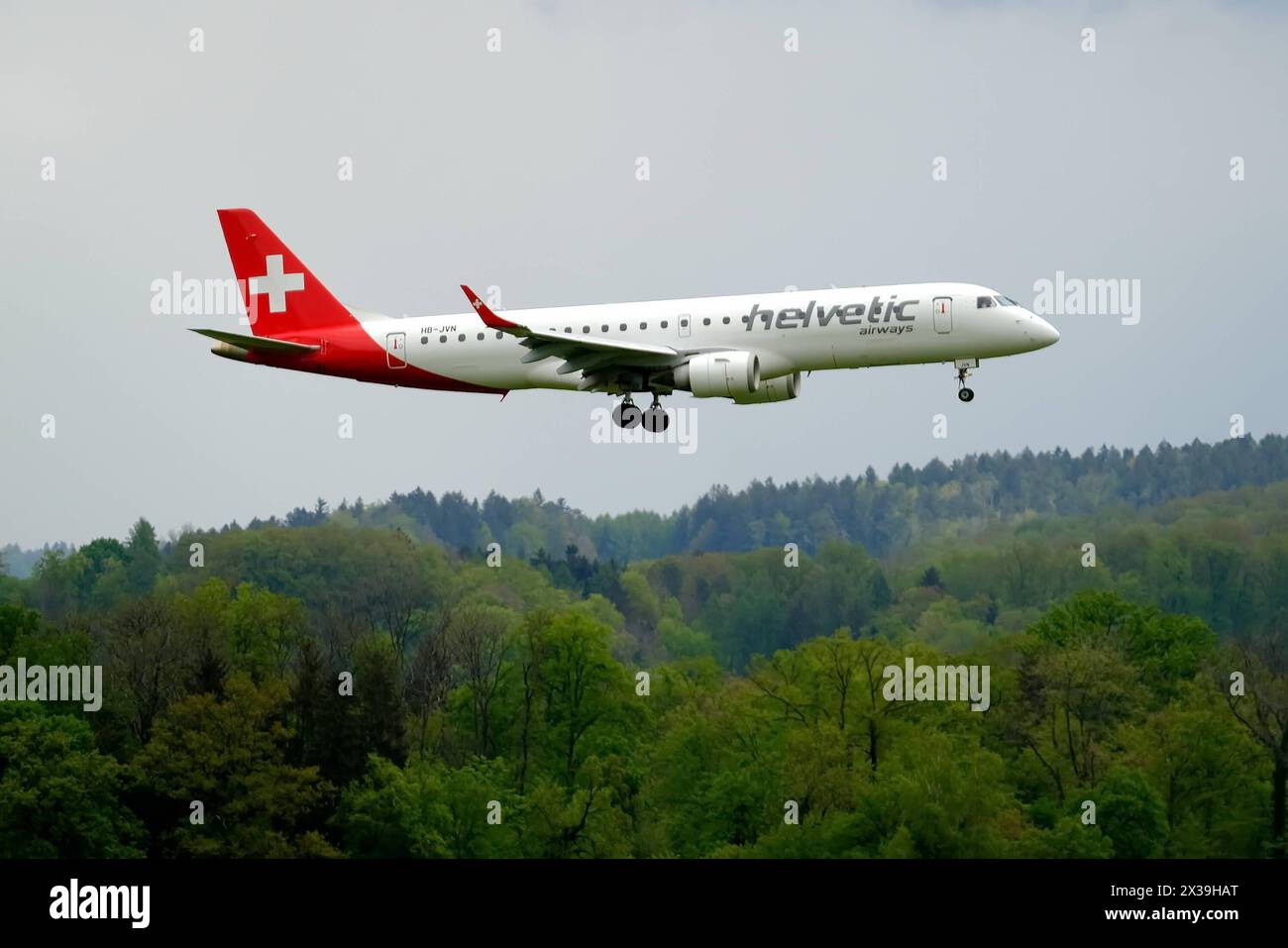 REKORDDATUM NICHT ANGEGEBEN Helvetic Airlines Embraer 190/195 - MSN 285 HB-JVN landet am Flughafen Kloten, Zürich Copyright: XSergioxBrunettix Stockfoto