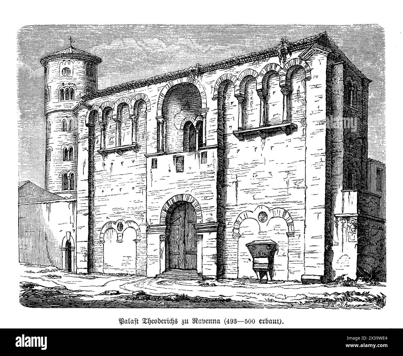 Der Theoderichpalast in Ravenna, Italien, ist eine archäologische Stätte mit den Überresten eines einst großen Palastes, der von Theoderichs dem Großen, dem ostrogotischen König, um 500 n. Chr. erbaut wurde. Das erhaltene Gebäude ist bekannt für seine kunstvolle Fassade und die großen Bogenfenster, die die Verschmelzung römischer Architekturtechniken mit gotischen Stilen widerspiegeln. Die Stätte umfasst teilweise restaurierte Mauern und Grundelemente, die einen Einblick in die königliche und architektonische Geschichte Europas des Frühmittelalterlichen Mittelalters bieten. Stockfoto