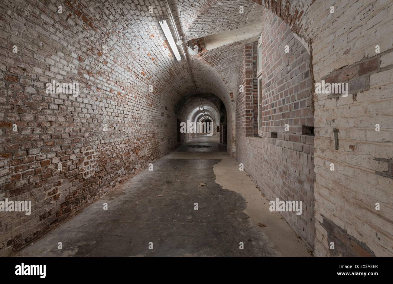 Tunnel einer historischen Festung. Stockfoto