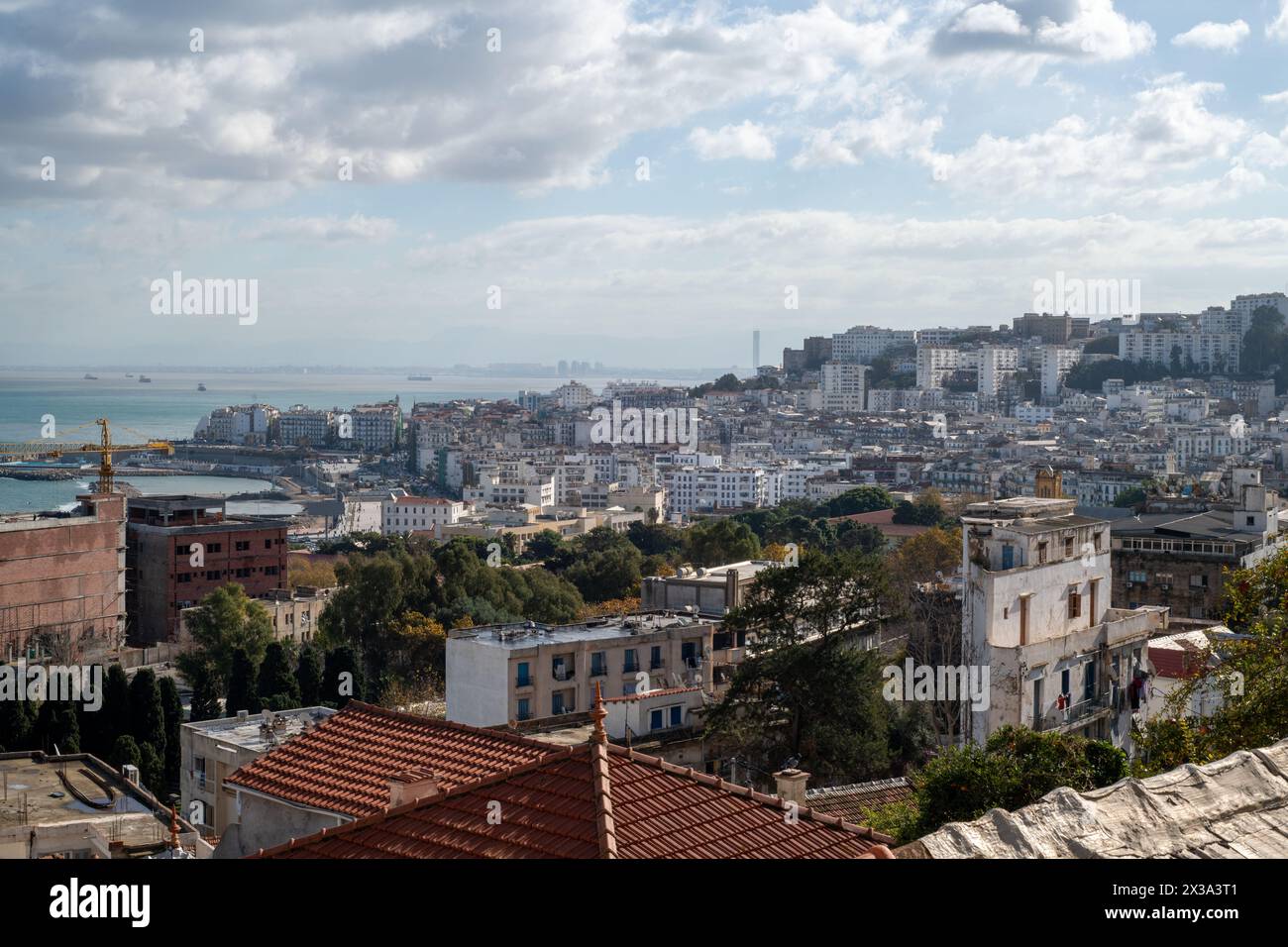 Blick auf Algier, Algerien, an einem bewölkten Tag Stockfoto