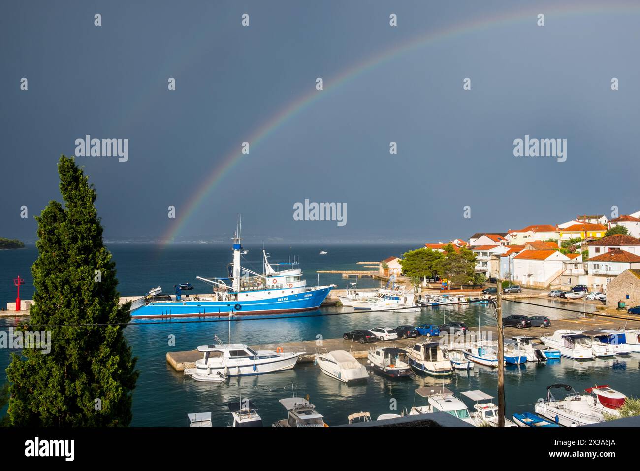 Insel Ugljan, Kroatien - 17. Juli 2023 - Kali auf der Insel Ugljan, Kroatien an einem sonnigen Sommertag. Stockfoto