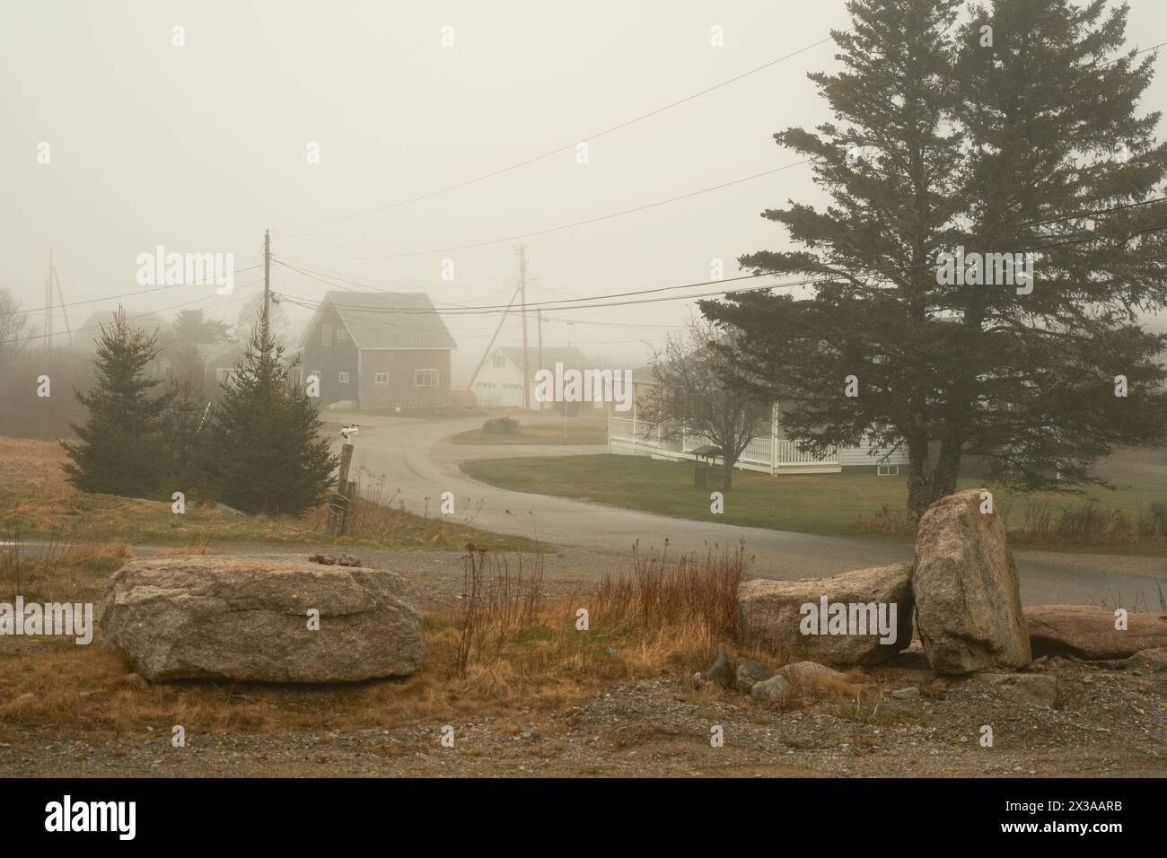 Eine nebelige Szene auf Beals Island, Maine Stockfoto