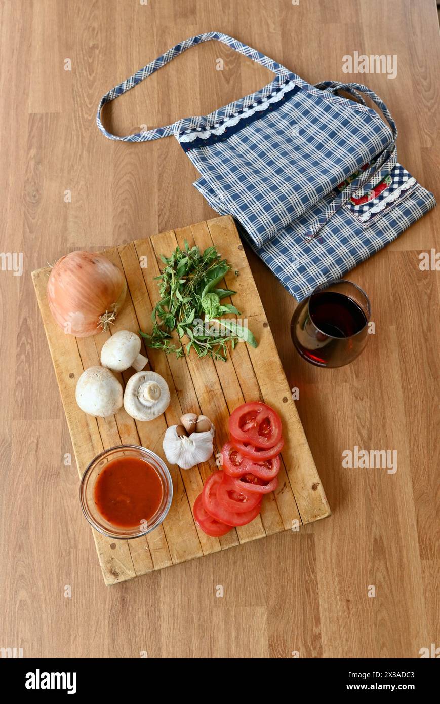 Hausgemachte Pizzazutaten, Essenskits für zuhause oder für einen lustigen Familienabend. Stockfoto