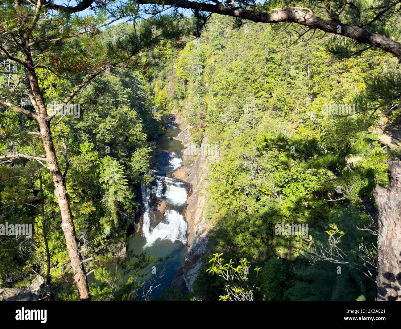 Die malerische Wasserfälle im Tallulah Falls State Park in Georgia, USA an einem sonnigen Tag. Stockfoto