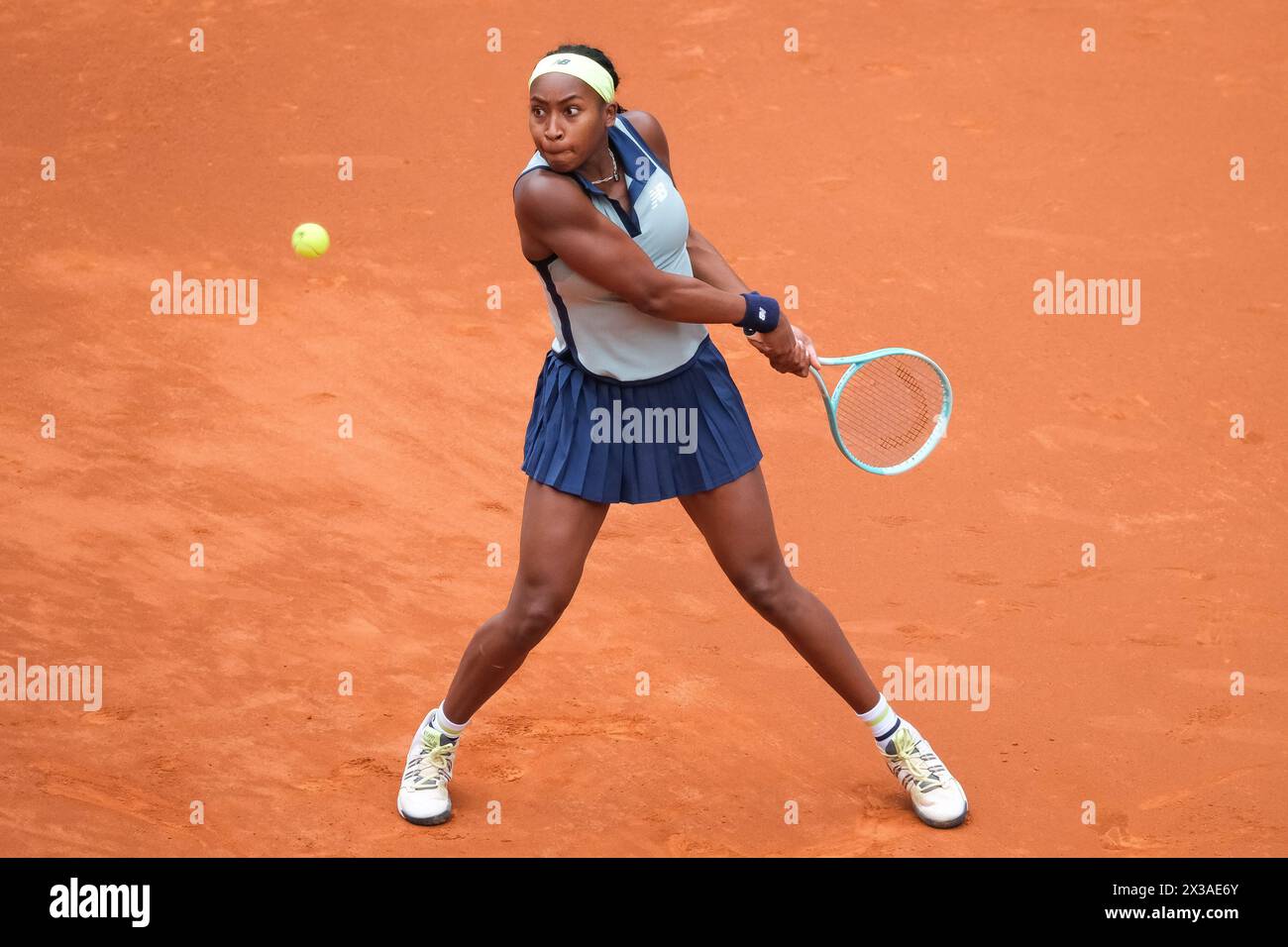 Coco Gauff aus den Vereinigten Staaten spielt am dritten Tag bei den Mutua Madrid Open in La C gegen Arantxa Rus aus den Niederlanden Stockfoto