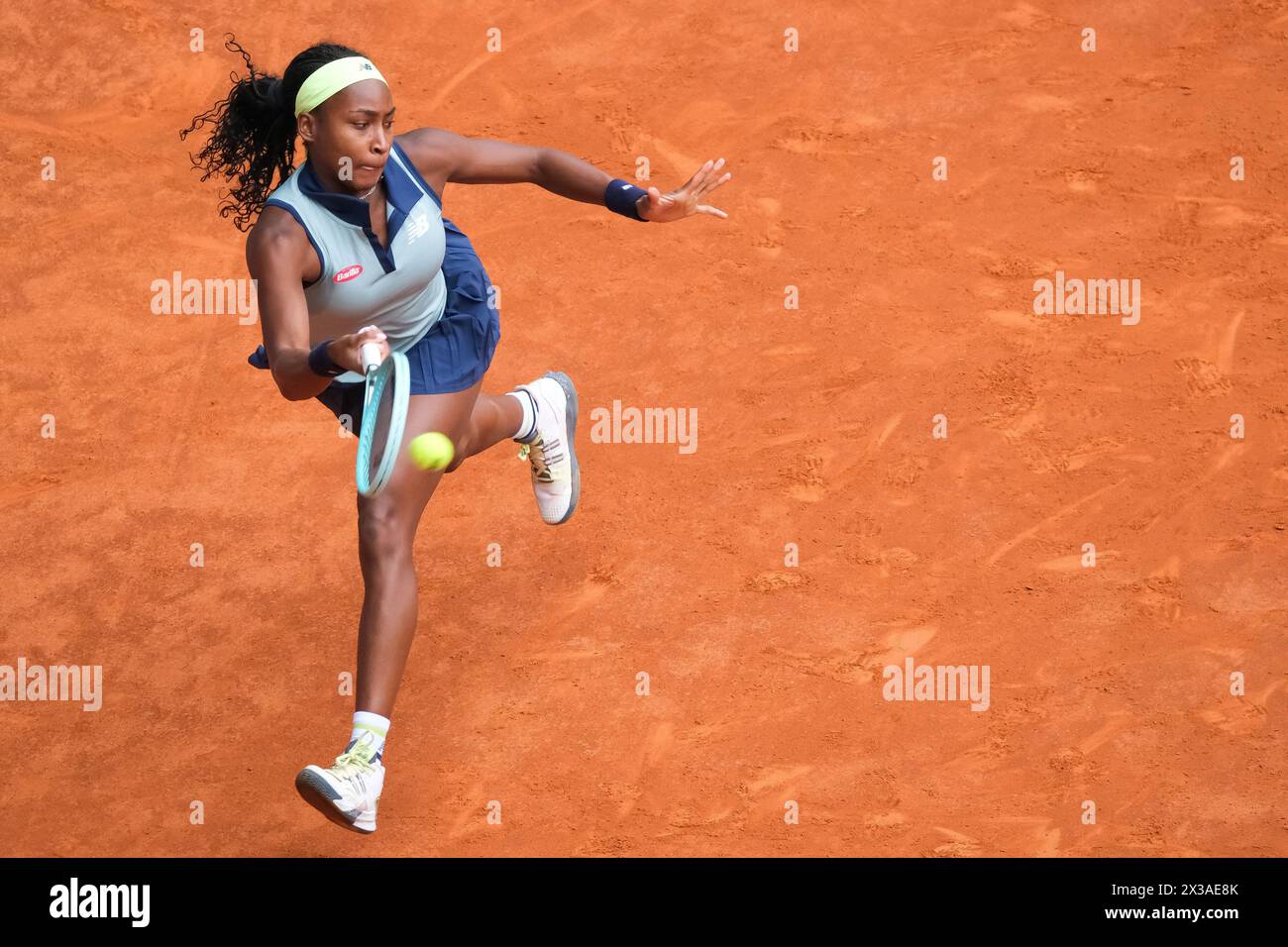 Coco Gauff aus den Vereinigten Staaten spielt am dritten Tag bei den Mutua Madrid Open in La C gegen Arantxa Rus aus den Niederlanden Stockfoto