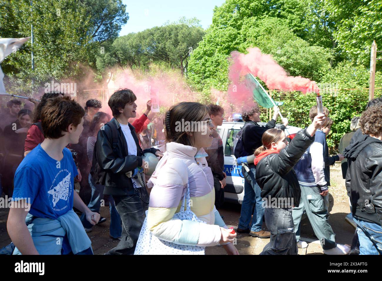 Rom, festa della liberazione 25. april 2024 - Corteo antifascista per le strade di Villa Gordiani e Centocelle Stockfoto