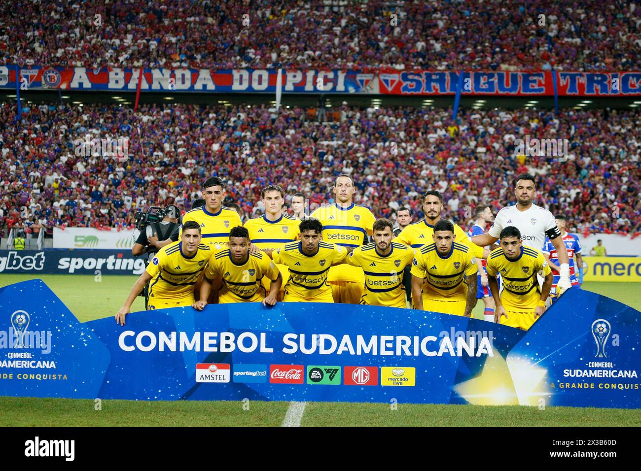 Fortaleza, Brasilien. April 2024. CE - FORTALEZA - 04/25/2024 - CUP SUL-AMERICANA 2024, FORTALEZA x BOCA JUNIORS - Boca JUNIORS Spieler posieren für ein Foto vor dem Spiel gegen Fortaleza im Arena Castelao Stadion für die Copa Sudamericana 2024 Meisterschaft. Foto: Baggio Rodrigues/ Credit: AGIF/Alamy Live News Stockfoto