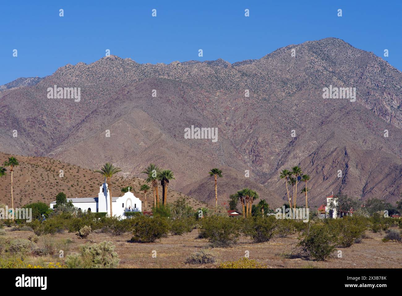 Borrego Springs, Kalifornien, einschließlich der katholischen Kirche St. Richard. Stockfoto