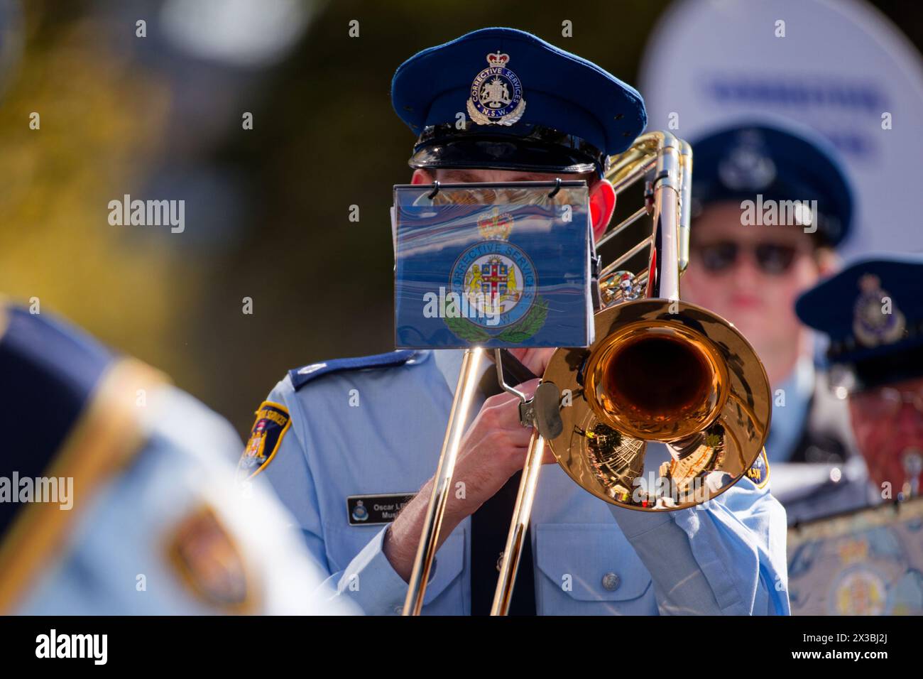 Sydney, Australien. April 2024. Kriegsveteranen, Verteidigungspersonal, Kriegswitwen und Nachkommen begeben sich während der ANZAC Day Parade am 25. April 2024 in Sydney, Australien, die Elizabeth Street hinunter. Der diesjährige ANZAC Day März kommt 109 Jahre auf den Tag, seit Australien und Neuseeland Truppen am 25. April 1915 in Gallipoli landeten, um die Kampagne während des Ersten Weltkriegs zu starten Stockfoto