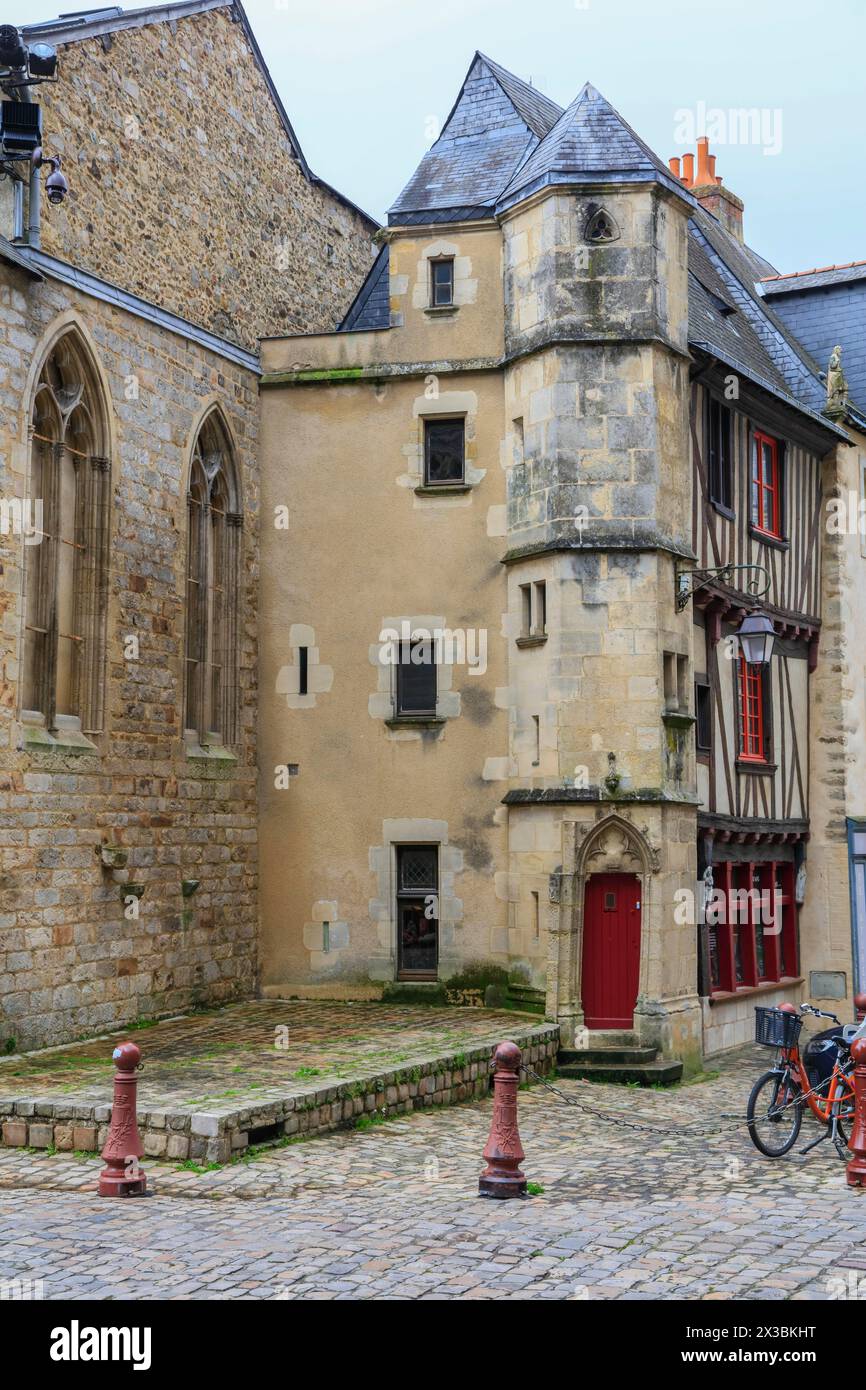 Historische Gebäude am Place St Michel, Le Mans, Departement Sarthe, Region Pays de la Loire, Frankreich Stockfoto