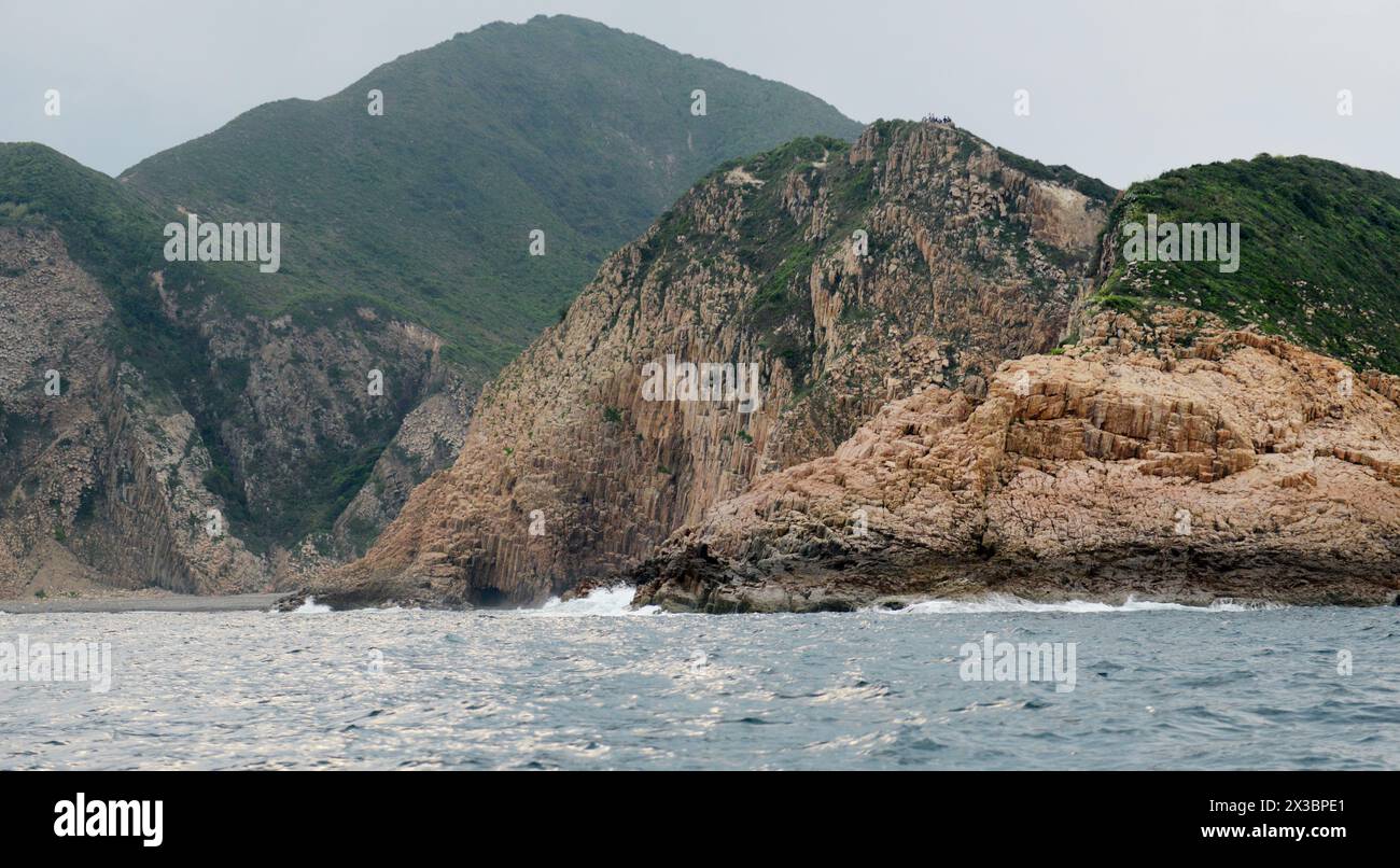 Zerklüftete Küstenlandschaften im Sai Kung East Country Park in Hongkong. Stockfoto