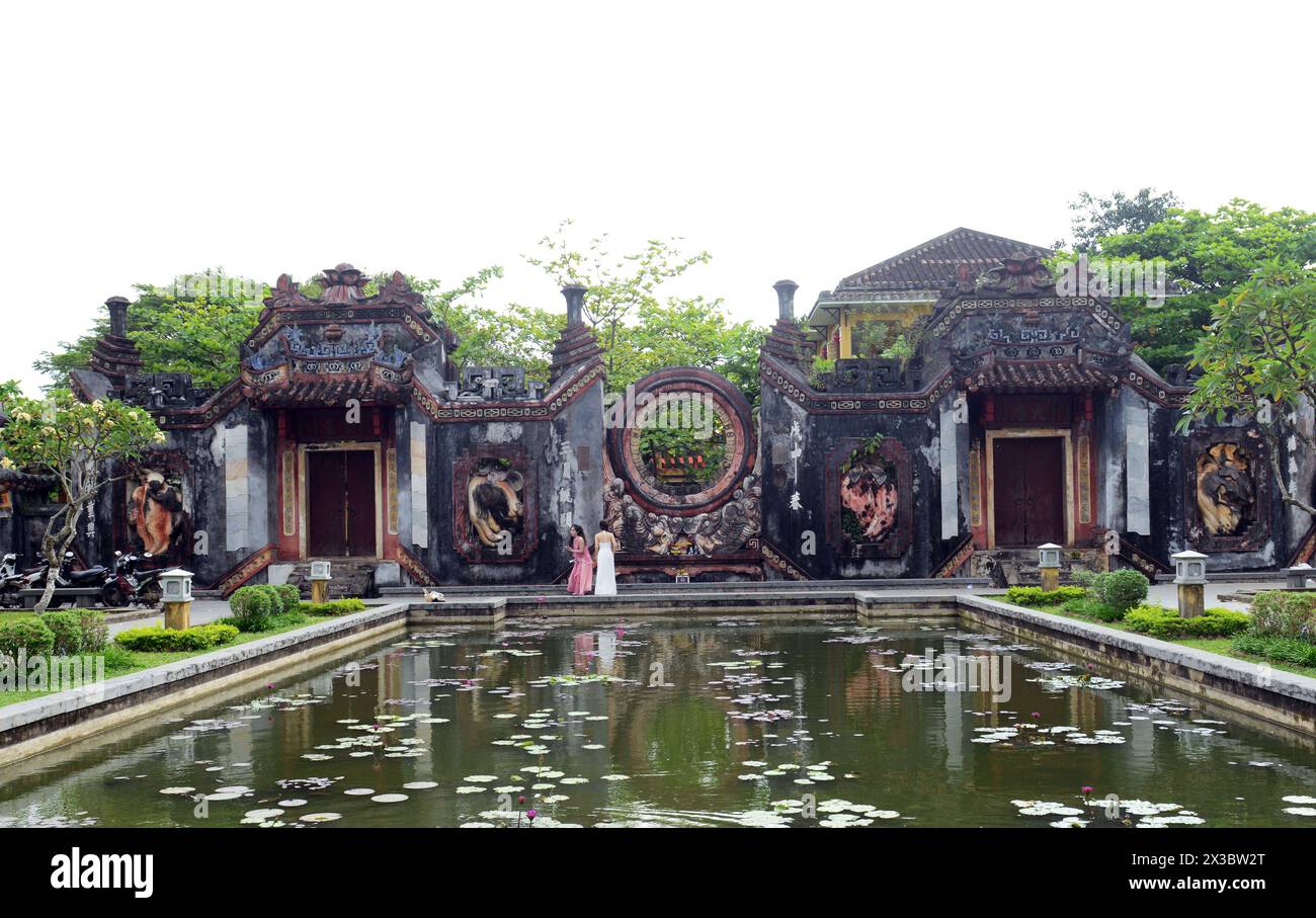 Das alte Tor von Chua Ba Mu in der Altstadt von Hoi an, Vietnam. Stockfoto