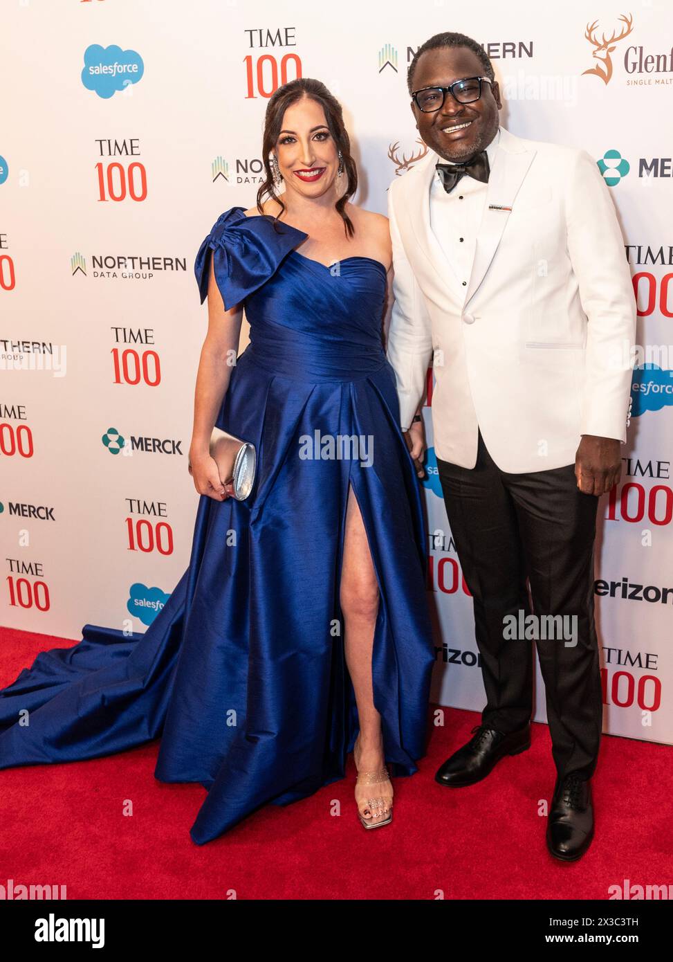 Jessica Posner und Kennedy Odede nehmen am 25. April 2024 an der Time100-Gala in Jaz im Lincoln Center in New York Teil Stockfoto