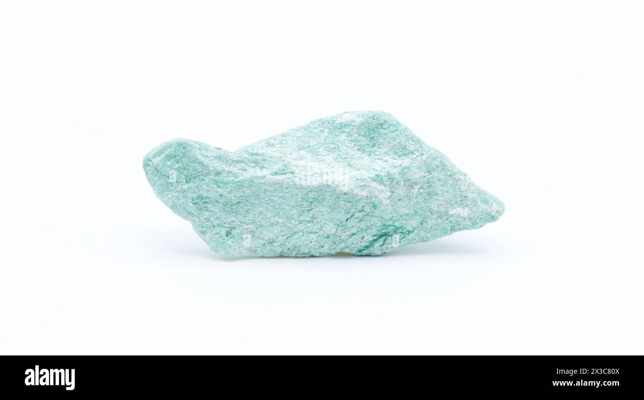 Green Fuchsite, auch Chrommika genannt, ist eine chromreiche Varietät des Minerals Muskovit, das zur Glimmergruppe der Phyllosilikatminerale gehört Stockfoto