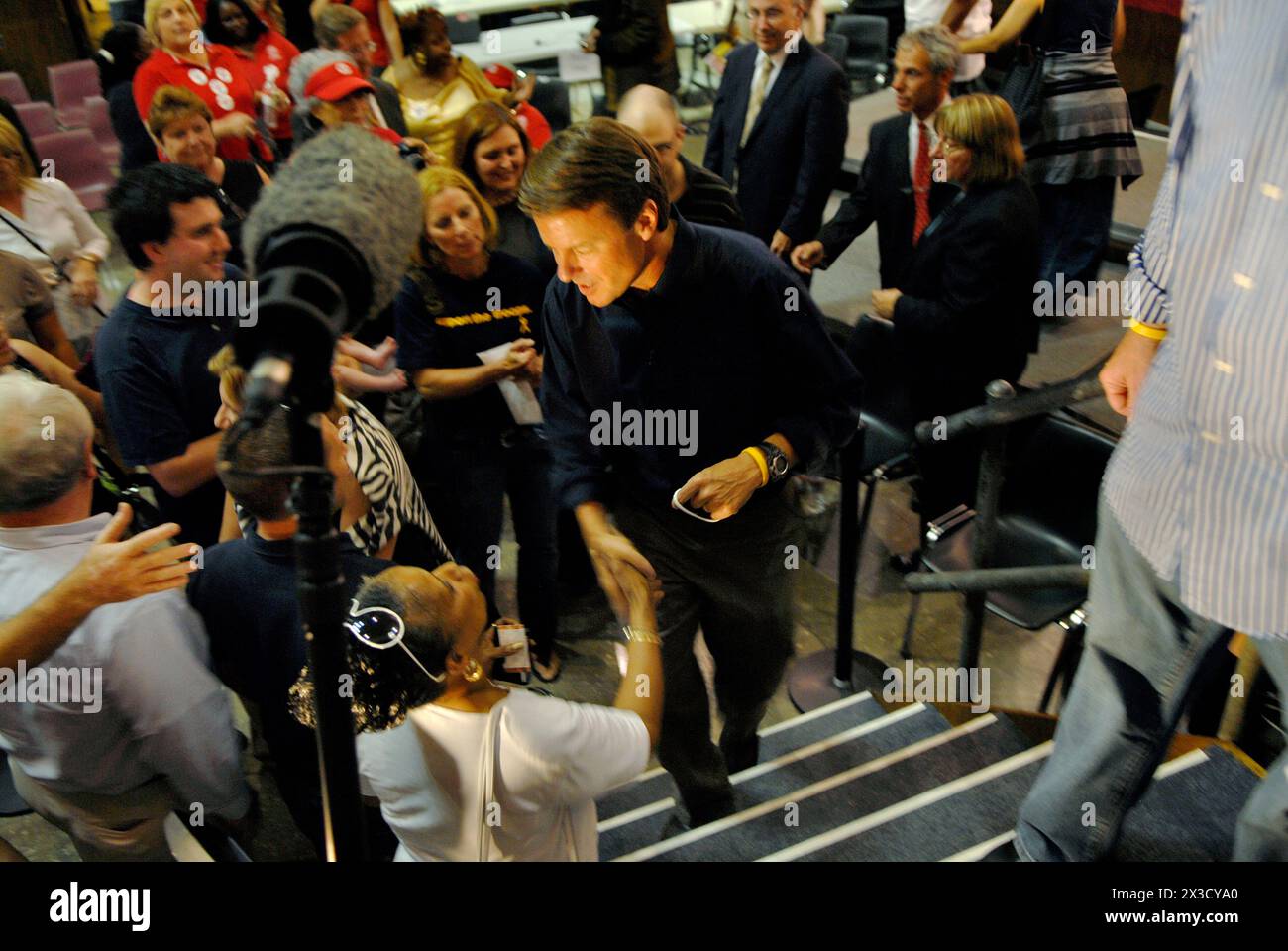 Der ehemalige US-Senator John Edwards besucht den Hill District in Pittsburgh. Stockfoto