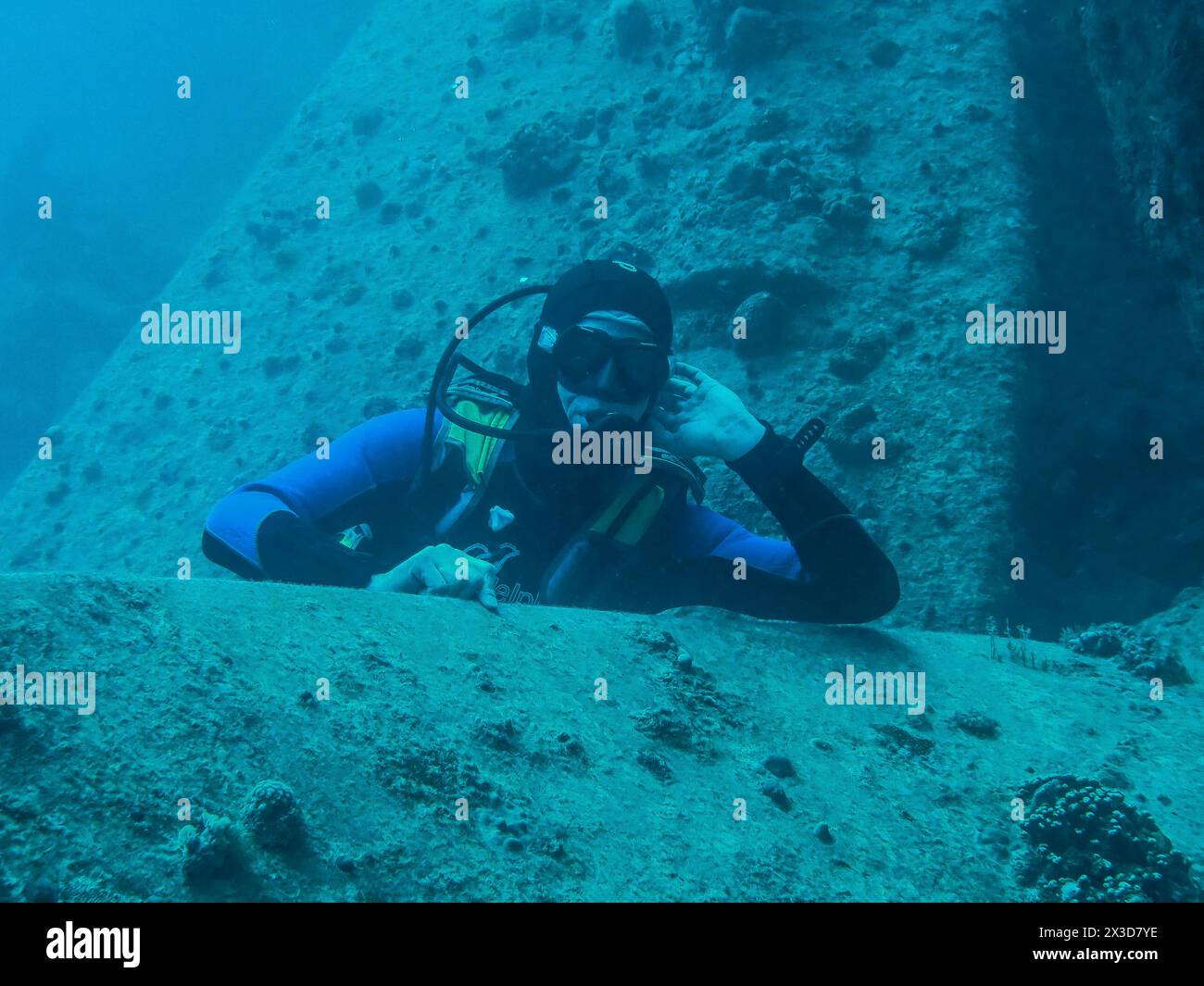 Taucher an der Schraube, Tauchplatz Wrack der Thistlegorm, Rotes Meer, Ägypten Stockfoto