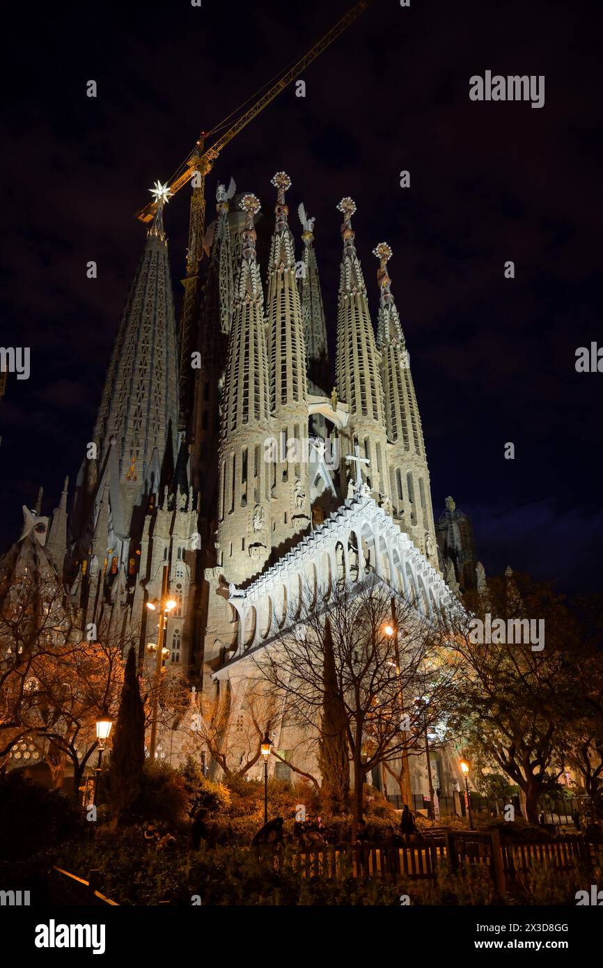 Kirchtürme, Passionsfassade, Sagrada Familia, Basilika von Antoni Gaudi, Barcelona, Katalonien, Spanien Stockfoto