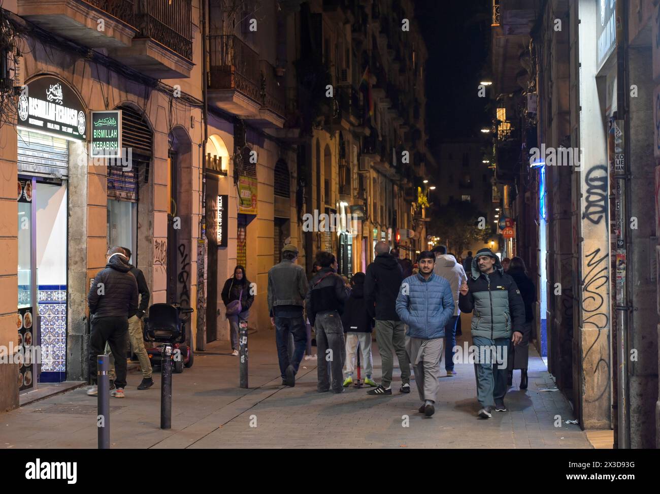 Menschen, abendlicher Bummel durch die Altstadt, Barcelona, Katalonien, Spanien Stockfoto