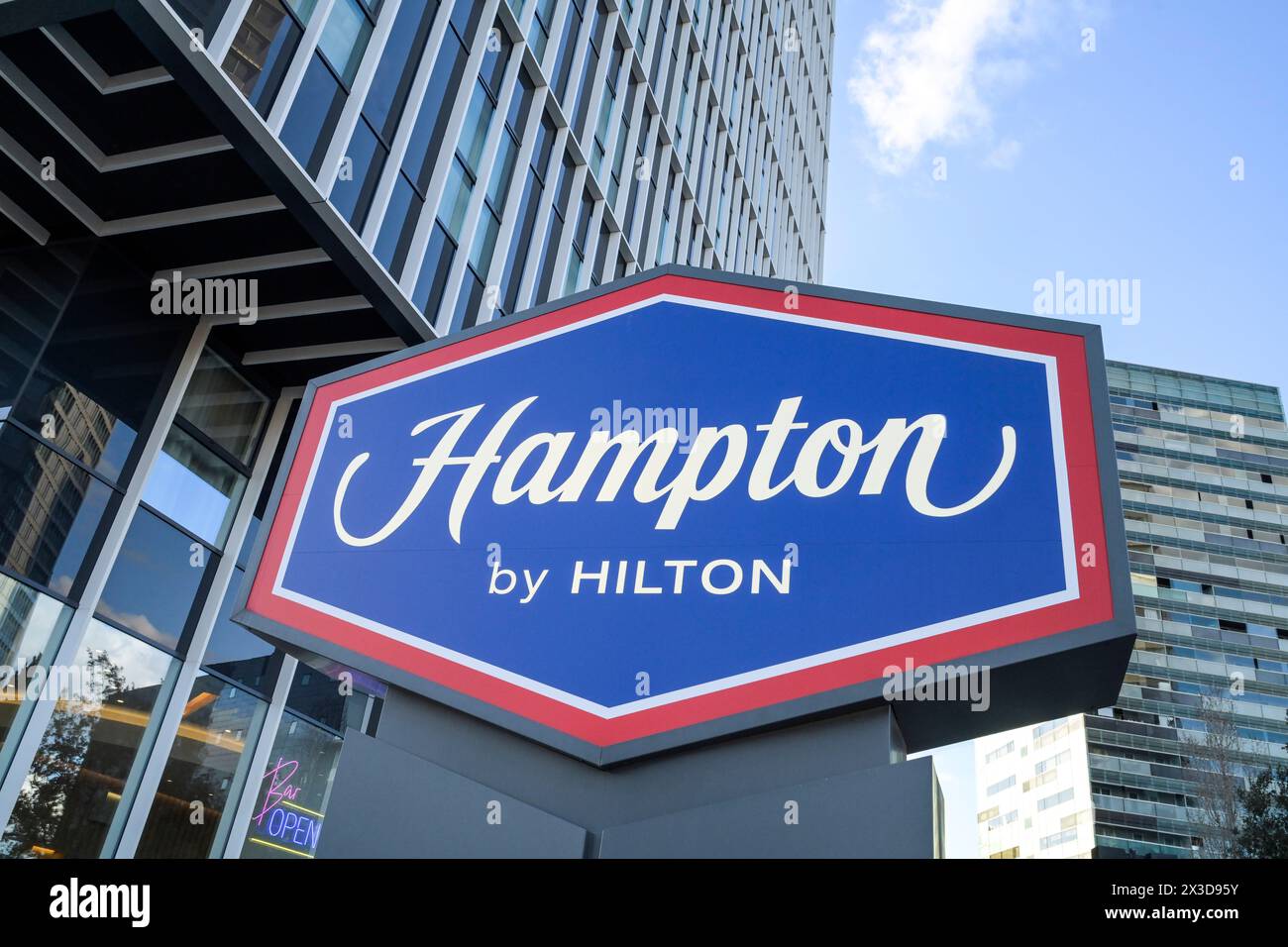 Hotel Hampton by Hilton, Logo, Barcelona, Katalonien, Spanien Stockfoto
