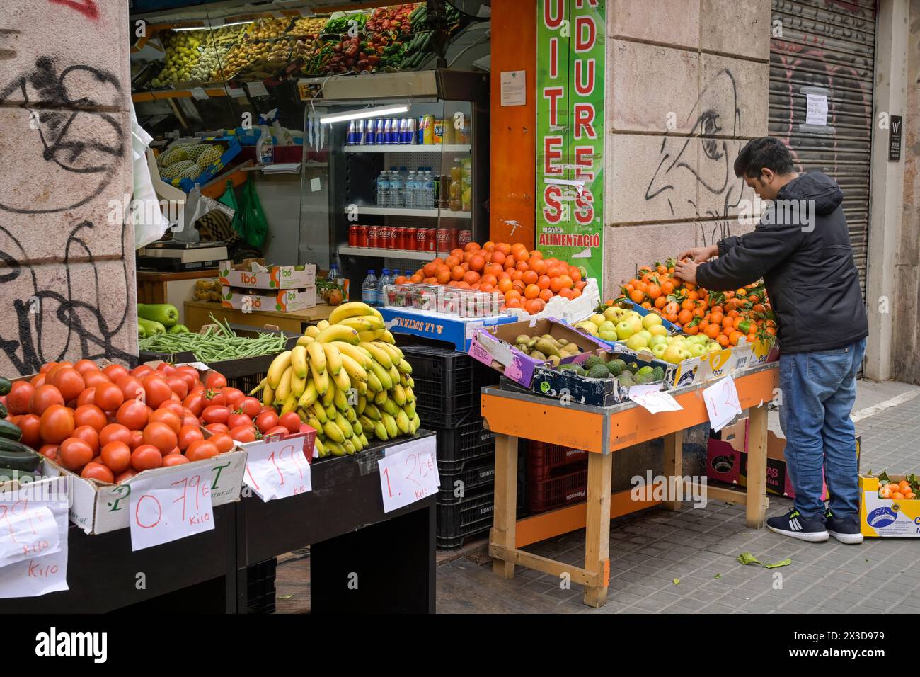 Kleines Geschäft mit Gemüse und Obst, Barcelona, Katalonien, Spanien Stockfoto