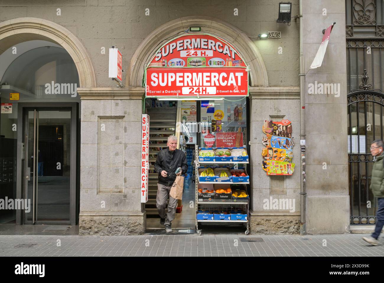 Kleiner Supermarkt, Supermercat, Barcelona, Katalonien, Spanien Stockfoto