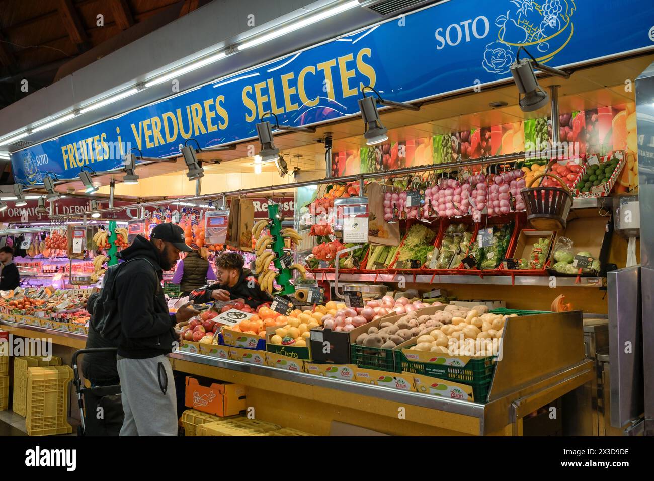 Obst und Gemüse, Marktstand, Markthalle Mercat de Santa Caterina, Barcelona, Katalonien, Spanien Stockfoto