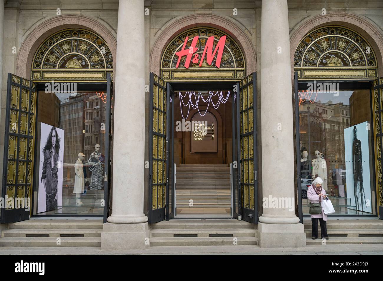 H & M Filiale, Passeig de Gracia, Barcelona, Katalonien, Spanien Stockfoto