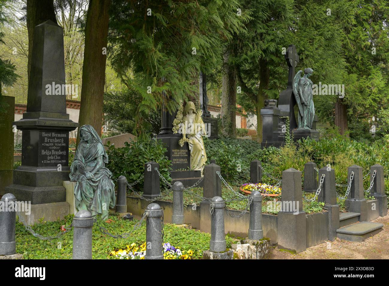 Gräber, Grabsteine, Nordfriedhof, Wiesbaden, Hessen, Deutschland Stockfoto