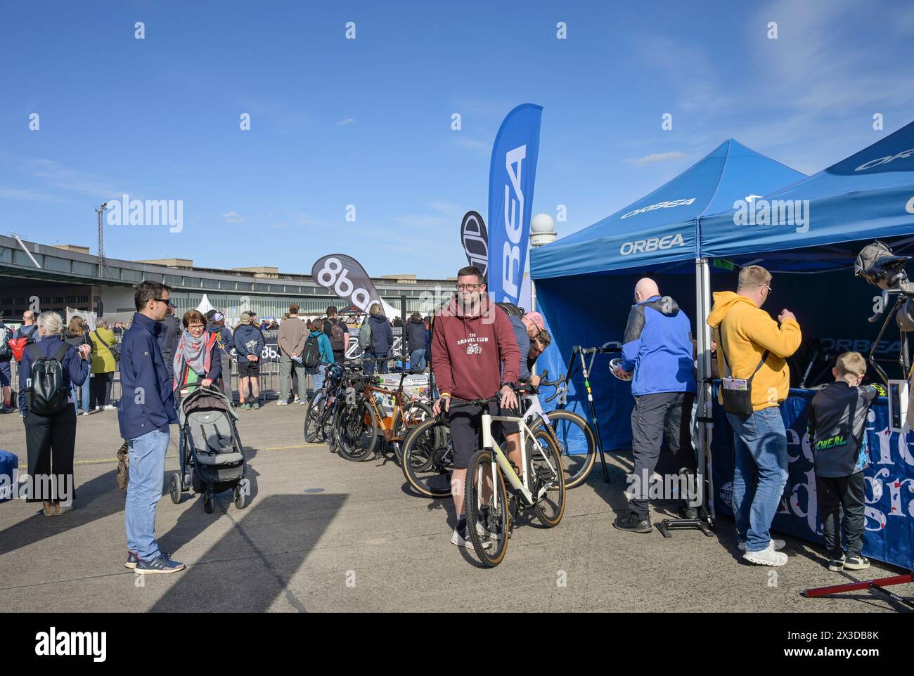 14.04.2024. Fahrradmesse Velo, Vorfeld Flughafen Tempelhof, Berlin, Deutschland Stockfoto