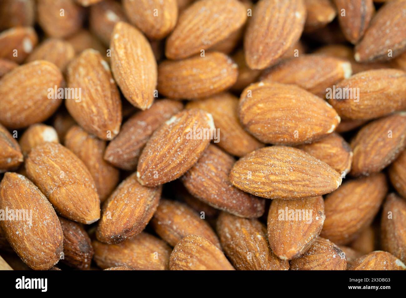 Mandel (Prunus dulcis, Prunus amygdalus, Amygdalus communis, Amygdalus dulcis), gesalzene Mandeln Stockfoto