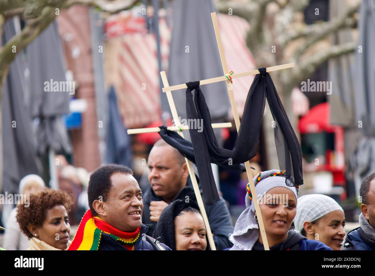 Frankfurt am Main, Deutschland, 20. April 2024. Der Verband der äthiopisch-orthodoxen Kirche Tewahedo-Erzdiözese Deutschland und Umgebung organisiert eine Demo. Stockfoto