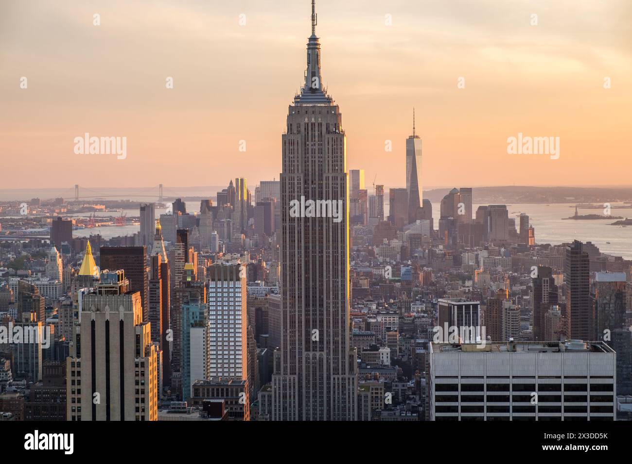 Blick auf das Empire State Building und die Skyline von Manhattan, Manhattan, New York, USA Stockfoto