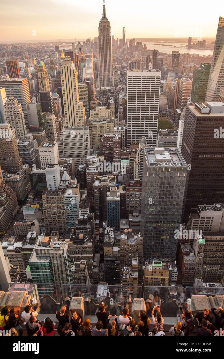 Blick auf das Empire State Building und die Skyline von Manhattan, Manhattan, New York, USA Stockfoto