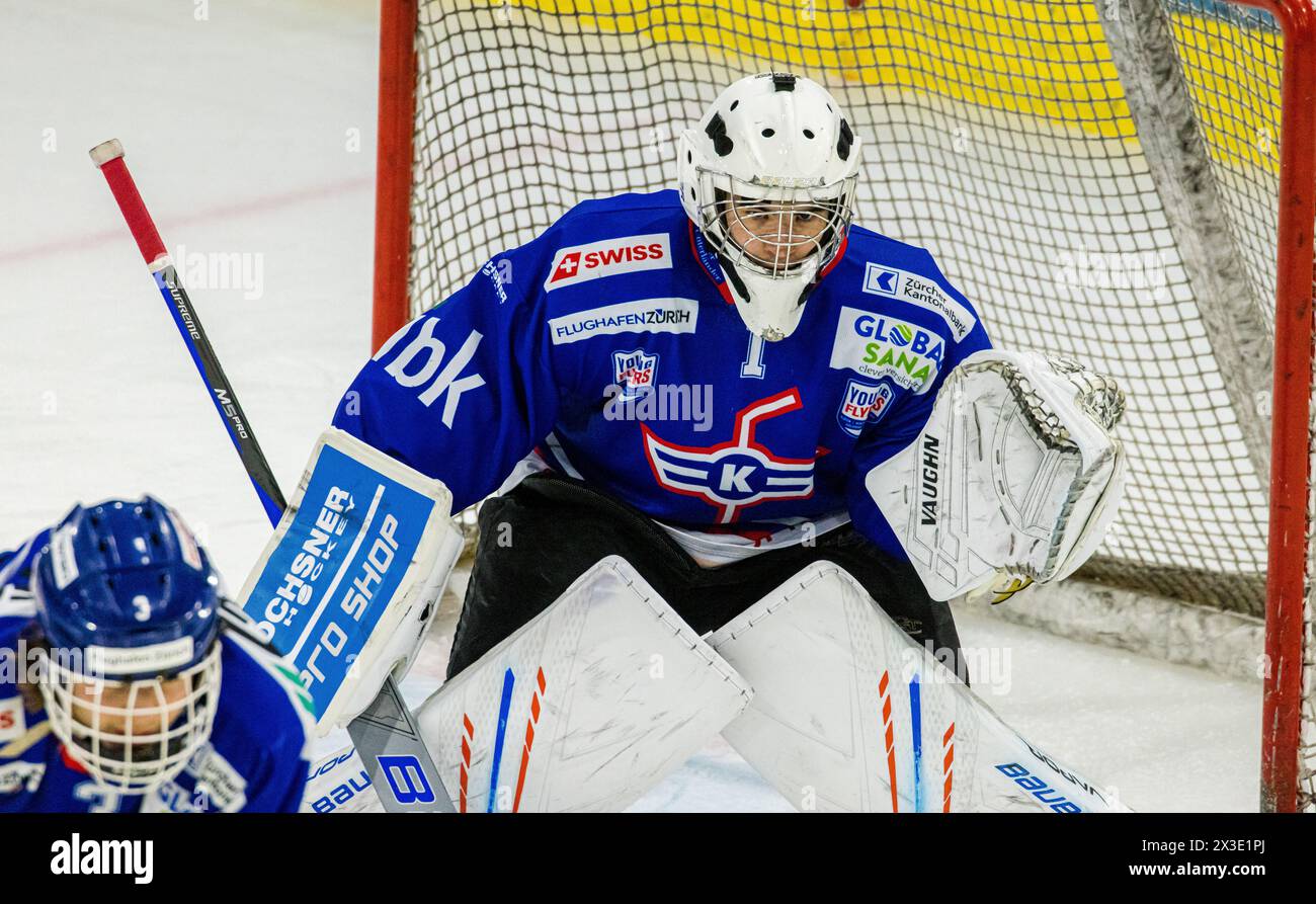 EHC Kloten Torhüter #1 Liam Yuhki Deussen während dem Spiel gegen den HC Lugano in der Stimo Arena. (Kloten, Schweiz, 30.09.2022) Stockfoto