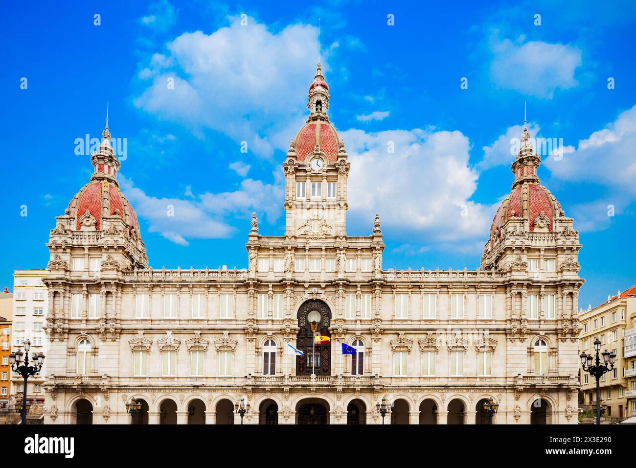 Rathaus oder kommunale Palast oder Concello da coruna am Plaza de Maria Pita Square in A Coruña in Galizien, Spanien Stockfoto