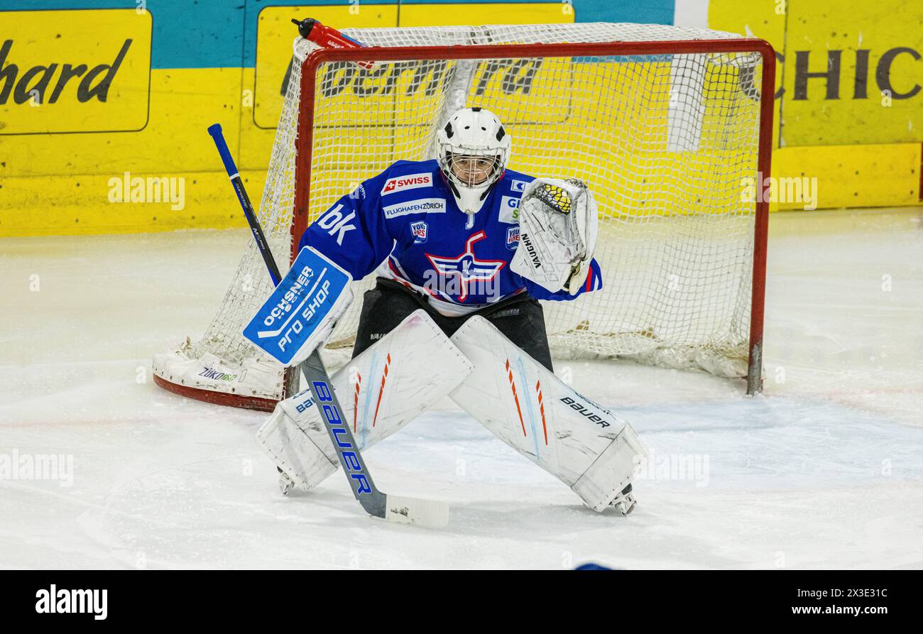 EHC Kloten U20-Elit Torhüter #1 Liam Yuhki Deussen während dem Spiel gegen die SCL Young Tigers in der Stimo Arena. (Kloten, Schweiz, 08.01.2023) Stockfoto