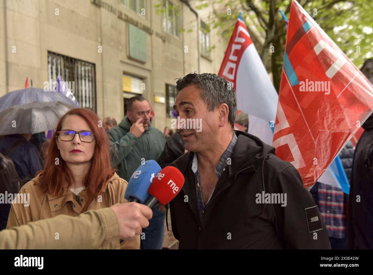 vigo, spanien, 26. april 2024. Demonstration vor dem Arbeitsaufsichtsamt, wo sie den 8 Verstorbenen 2024 in der Provinz Pontevedra ... geehrt haben Über die 50 Verstorbenen in Galicien, der Gemeinde mit mehr Arbeitsunfällen in spanien. Gutschrift. xan Gasalla/Alamy Live News Stockfoto